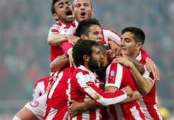 Olympiakos zirvede tek