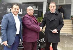 Kiğılı talihlisi Audi A3'ünü Abdullah Avcı'dan teslim aldı