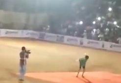 Şok! Stadyum çöktü!
