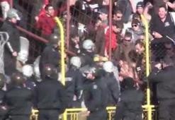 Tribünde çırıl çıplak kaldı