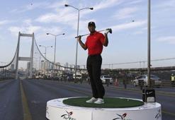 Tiger Woods'tan tarihi vuruş