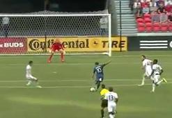 Landon Donovan bombaladı