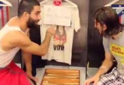 Arda Turan tavla öğretiyor!