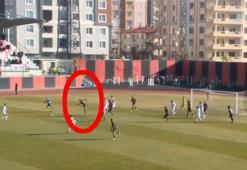 Eski Beşiktaşlı şov yaptı, kaleden kaleye gol attı!