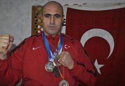 Evinin bodrumunda hazırlanıyor