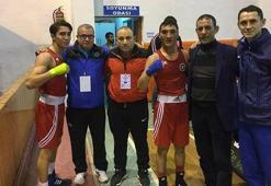Vanlı boksörler madalyalarla döndüler