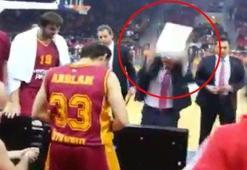 Ergin Ataman çıldırdı!
