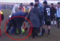 Çocukların önünde hakemi dövdüler!