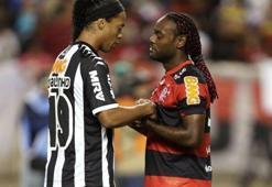Vagner Love, Roni'yi üzdü!
