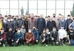 Suluova Belediyesi'nden iki liseye halı saha