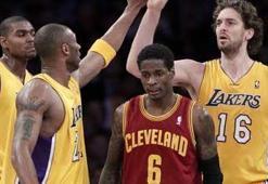 Lakers'dan tarihi fark: 112-57