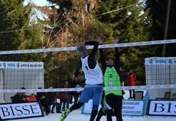 Türkiye Kar Voleybolu Şampiyonası Kafkasör Yaylası'nda gerçekleştiriliyor