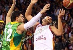 Seri bitti, liderlik gitti: 63-70