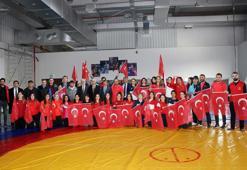 Bayan Güreş Milli Takımı'ndan Mehmetçiğe destek