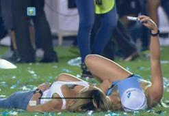Racing Club'ın başkanının kızlarından saha içerisinde selfie