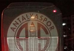Antalyaspor hentbol takım otobüsüne saldırı!