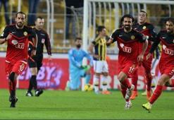"Es-Es", "Üç Büyükler"e kök söktürdü