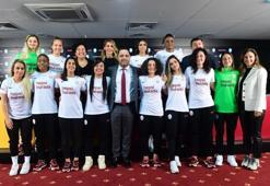 Galatasaray Kadın Futbol Takımı'nda 12 imza!