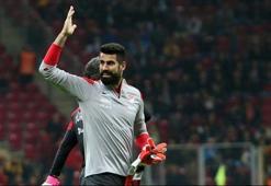 "Türk taraftarlar Volkan Demirel'i dövdü"