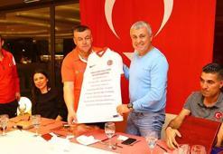 Başkan Sözen, milli gururlarımızı akşam yemeğinde ağırladı