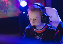 Team Rogue yedek oyuncu olarak Larssen'i kadrosuna kattı