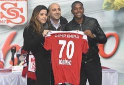 Demir Grup Sivasspor, Robinho ile 1.5 yıllık sözleşme imzaladı
