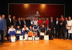 Ata sporu güreşin yıldızlarına ödül yağmuru
