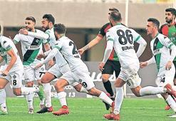 Sakaryaspor zirveye koşuyor