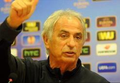 Vahid Halilhodzic telefonundaki transfer tekliflerini gösterdi
