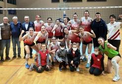 Ayvalıkgücü ligin güçlü ekibi Nilüfer'i devirdi