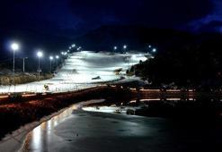 Ergan Dağı kayak merkezinin gece manzarası büyüledi