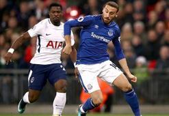 Everton, Cenk'i beslemek için Walcott'u transfer edecek