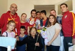 Taraftarların yaşlı ziyareti