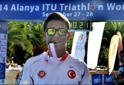 Triatloncu Ata Dünya 3.'sü