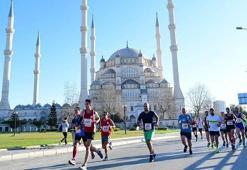 5 Ocak Adana Kurtuluş Yarı Maratonu start aldı