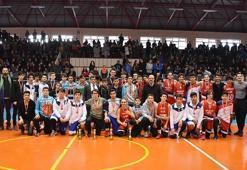 Burdur'un basketbolda şampiyonu Bahçeşehir Koleji Fen Lisesi oldu