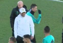Ronaldo, Zidane'a bakın ne yaptı...