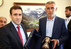Hacıosmanoğlu'ndan İsmail Türüt'lü gönderme