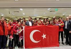 Atletizm Milli Takımı yurda döndü