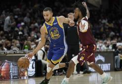 Curry'nin rekor kırdığı maçta Golden State, Cleveland'ı mağlup etti