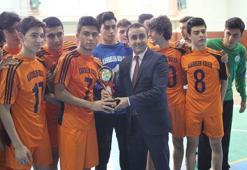 Futsal turnuvasında Kardelen Koleji şampiyon oldu