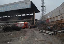 Yıkımı süren Hüseyin Avni Aker Stadı'nda yangın çıktı