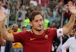 Totti'yi madara ettiler!