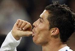 Ronaldo 200'ü gördü