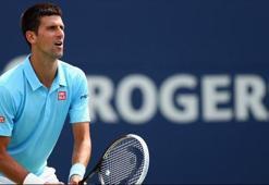 Djokovic kortlara zaferle döndü!