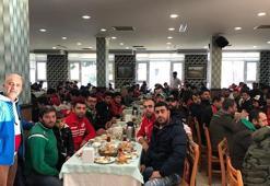 Bursaspor ve Antalyaspor taraftarlarından dostluk mesajı