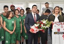 Kolej öğrencileri Karesispor'u ağırladı