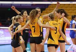 VakıfBank, set vermeden yarı finalde