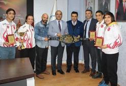 Milli sporculara plaket