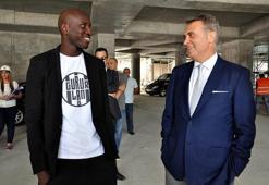 Demba Ba formayı giydi